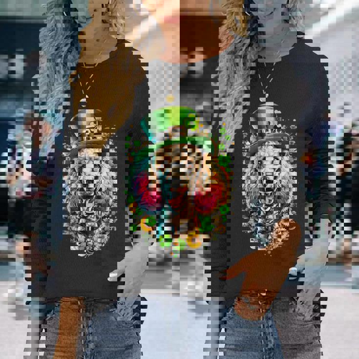 スタンダードプードル 犬 聖パトリックデー アートワーク 長袖Tシャツ 彼女への贈り物