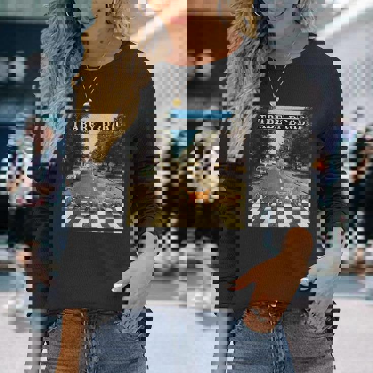 タビーロードクールタビーキャッツクロッシング 長袖Tシャツ 彼女への贈り物