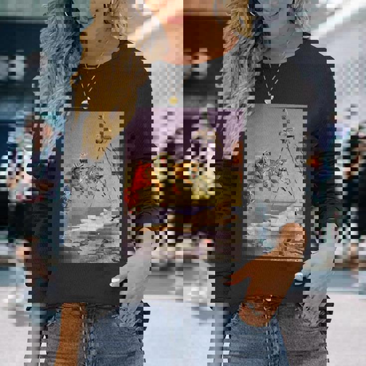 ダリの蜂の飛びによって生じる夢 長袖Tシャツ 彼女への贈り物