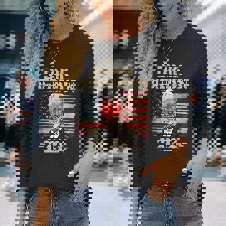 ダークブランドン・バイデン 2024 レトロフラッグ Usa ファニー ジョー・バイデン 長袖Tシャツ 彼女への贈り物