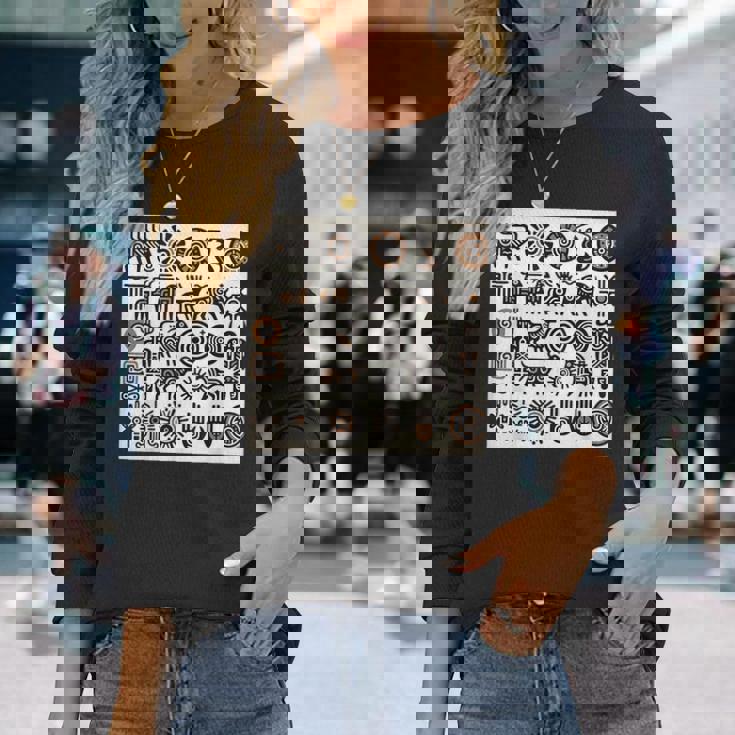 ペトログリフロックの彫刻ネイティブアメリカン 長袖Tシャツ 彼女への贈り物