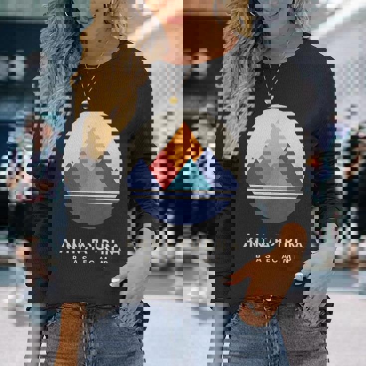 ミニマルなアンナプルナベースキャンプ 山モチーフ ハイキング 長袖Tシャツ 彼女への贈り物