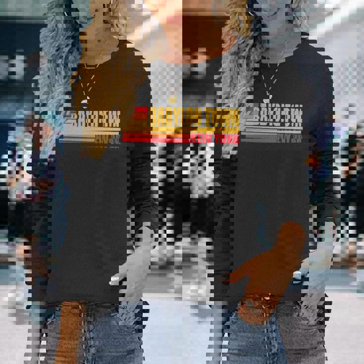 レッド レトロ ヴィンテージ バビロン タウン ニューヨーク州 Ny 長袖tシャツ 長袖Tシャツ 彼女への贈り物