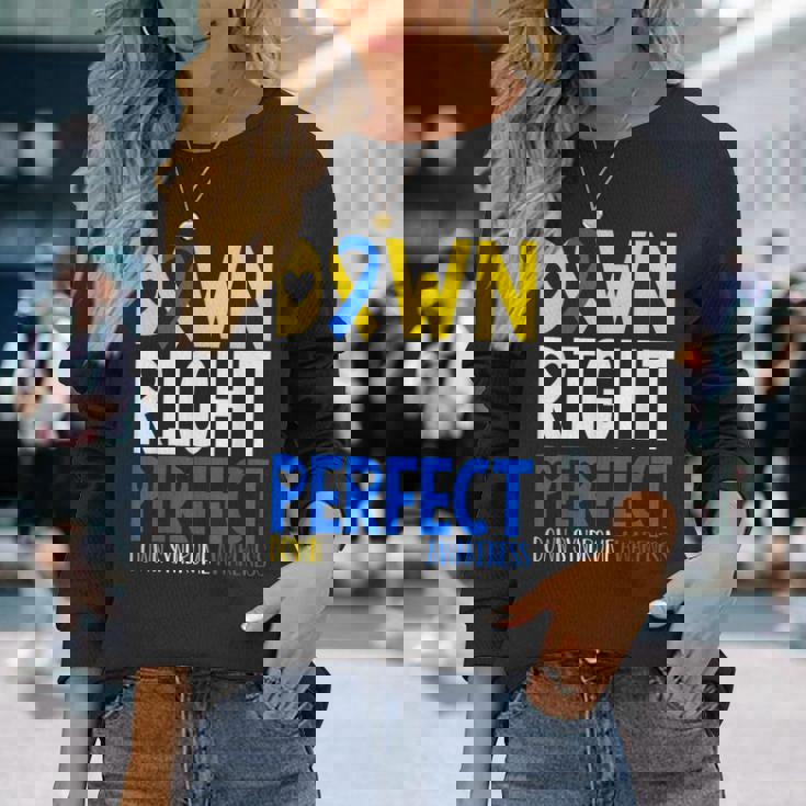 世界ダウン症啓発デーダウン右パーフェクトt21 長袖Tシャツ 彼女への贈り物