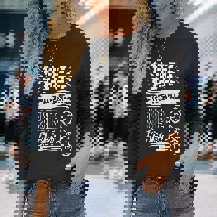 地球を救おう 自転車に乗ろう 長袖Tシャツ 彼女への贈り物