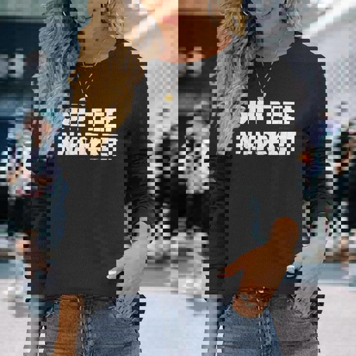 婚約者や既婚者のためのオフザマーケットtシャツ 長袖Tシャツ 彼女への贈り物