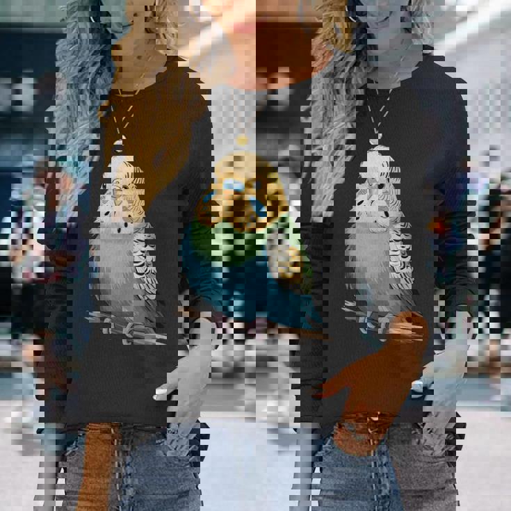 枝に腰掛けたチャーミングなセキセイインコ 長袖Tシャツ 彼女への贈り物