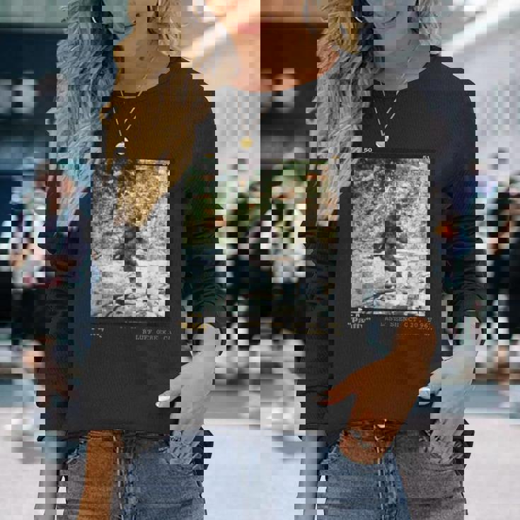 歴史的なビッグフット写真パティ・ザ・ビッグフット。 長袖Tシャツ 彼女への贈り物