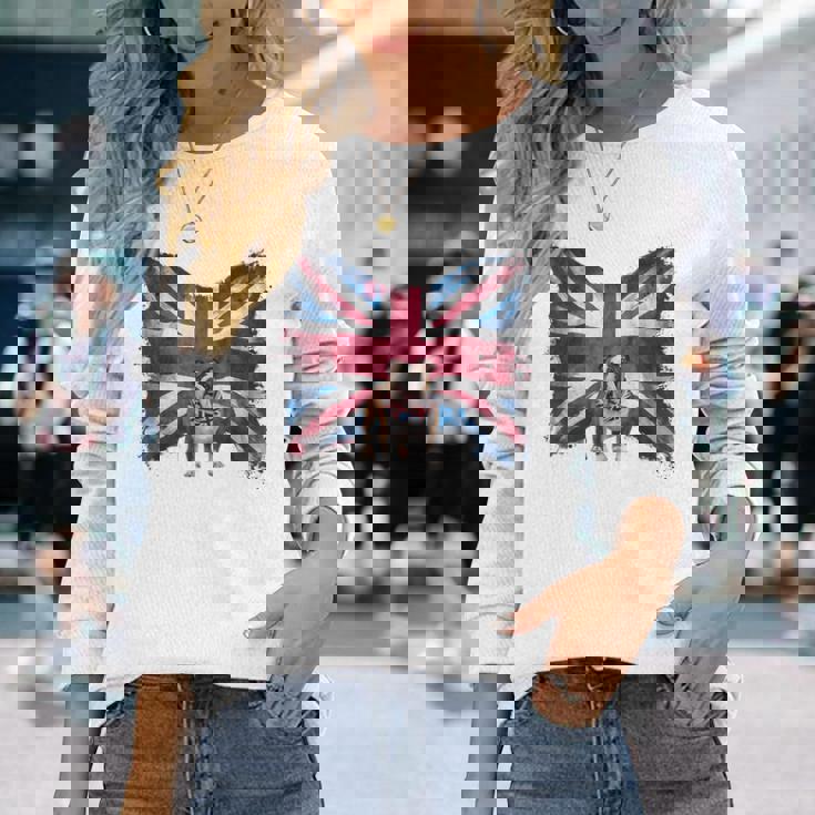 ユニオンジャックバンダナをかぶったブリティッシュブルドッグ、かわいい英国国旗。 長袖Tシャツ 彼女への贈り物