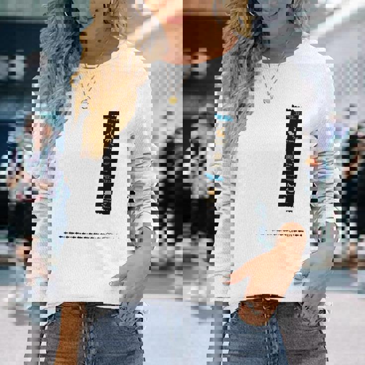 黒猫のウィズ 段ボールとウィズ C 長袖Tシャツ 彼女への贈り物