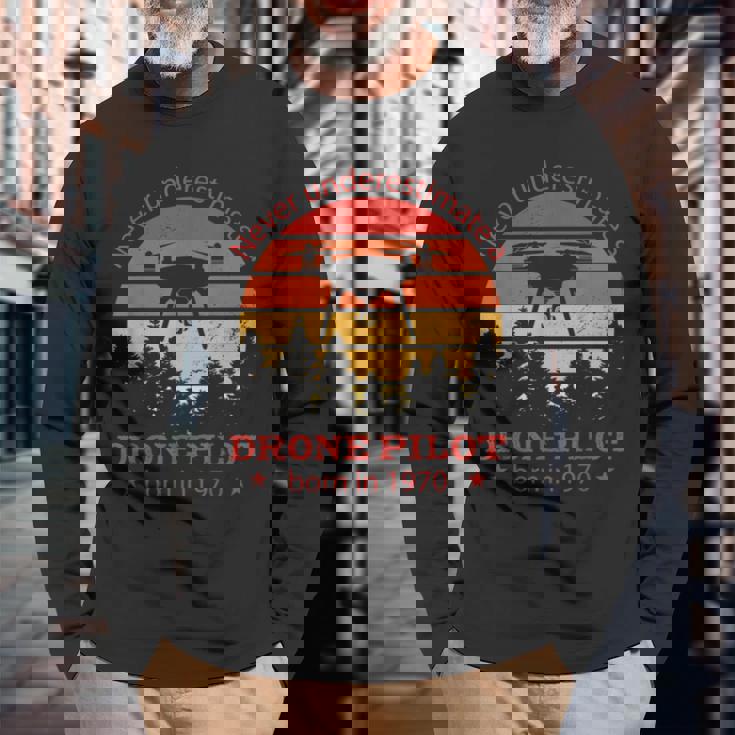 1970 年生まれのドローンパイロット、誕生日、クワドロコプター・ドローン 長袖Tシャツ 高齢者への贈り物