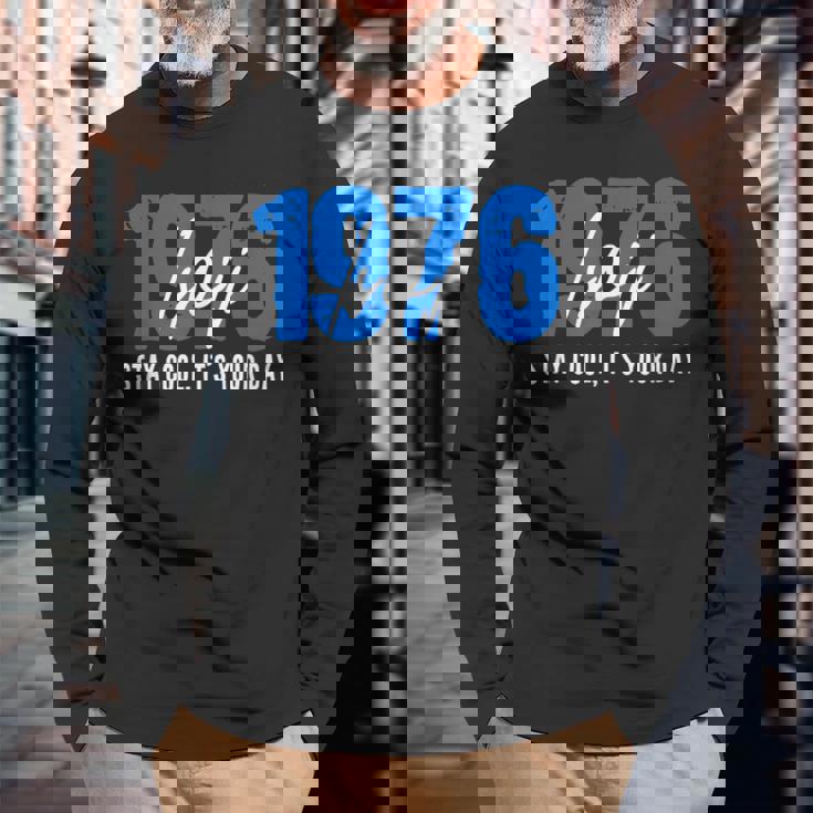 1976 誕生日 五十路祝い 50歳 大人の節目 クールでシンプルな数字デザイン 長袖Tシャツ 高齢者への贈り物