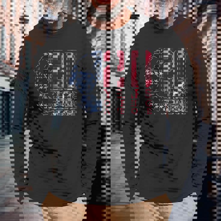 20 Years Of Being Awesome サッカー サッカー 20歳 誕生日 長袖Tシャツ 高齢者への贈り物