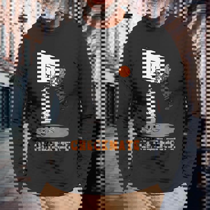 Checkmate Pawn Defeat King In Basketball チェスtシャツ 長袖Tシャツ 高齢者への贈り物