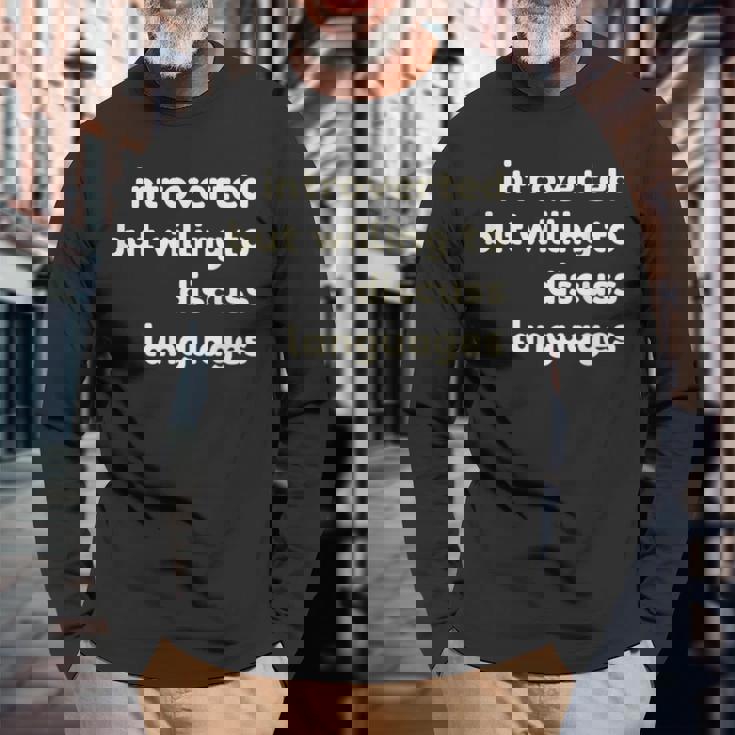 Introverted But Willing To Discuss Languages Introverts 長袖Tシャツ 高齢者への贈り物