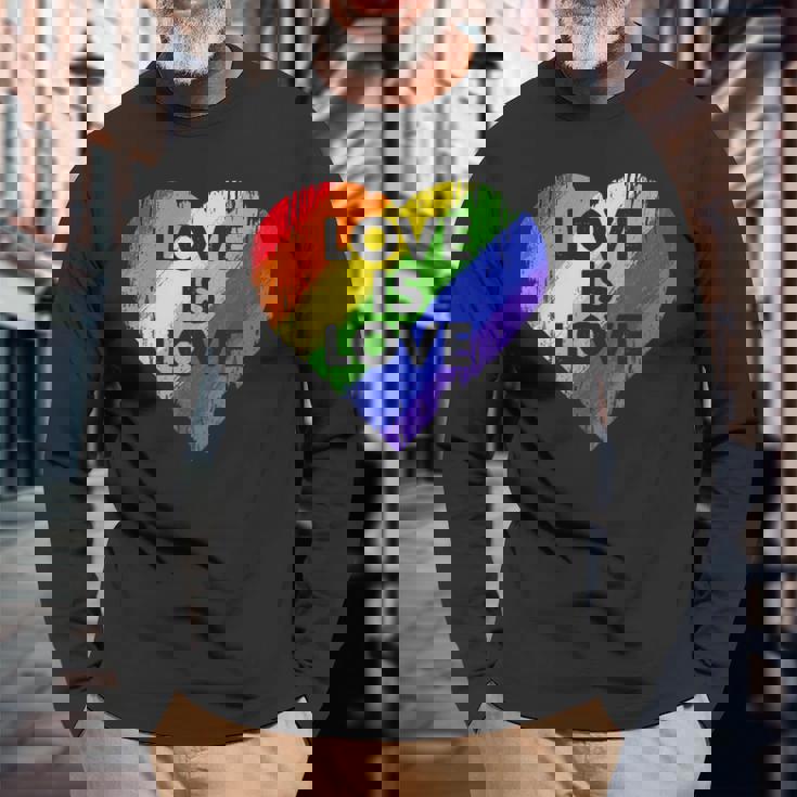 Lgbt Love Is Lovetシャツレトロハートゲイレズビアンプライド月間 長袖Tシャツ 高齢者への贈り物