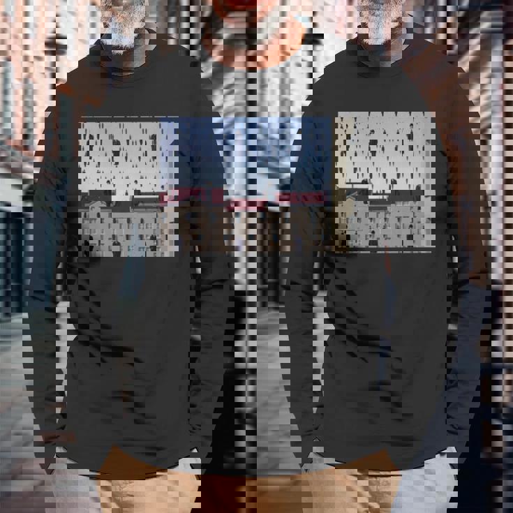 Magritteによるゴルコンダの有名な絵画。 長袖tシャツ 長袖Tシャツ 高齢者への贈り物