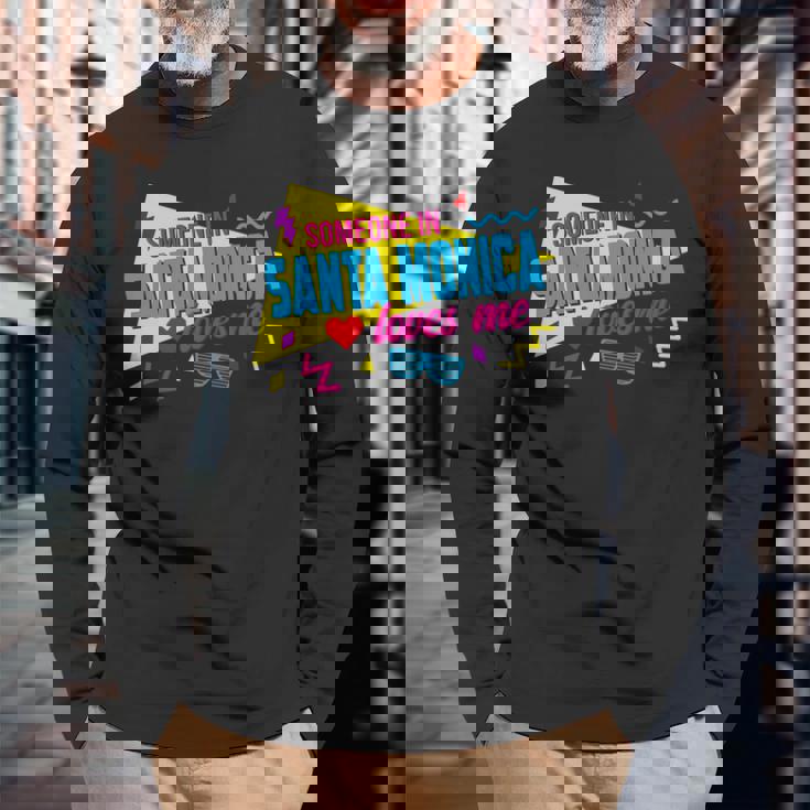 Someone Inanta Monica Loves Me 80S サンタモニカの誰かが私に80年代を愛しています 長袖tシャツ 長袖Tシャツ 高齢者への贈り物