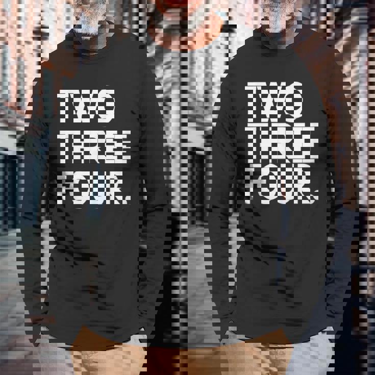 Two Three Four 市外局番 234 アクロン オハイオ州 米国 長袖Tシャツ 高齢者への贈り物