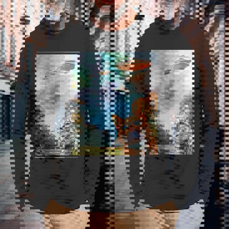 Ufo付き猫セルフィー 長袖Tシャツ 高齢者への贈り物