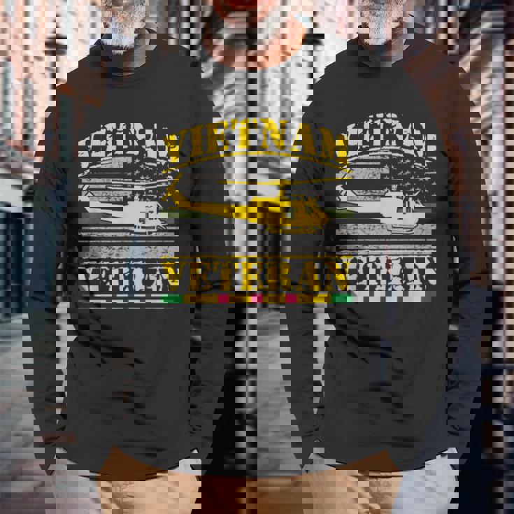 Vietnameteran Uh -1 Huey Helicopter Crew 長袖Tシャツ 高齢者への贈り物