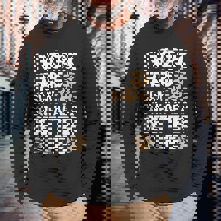 I Work Hardo My Dog Can Have A Better Life おかしな犬の飼い主 長袖Tシャツ 高齢者への贈り物