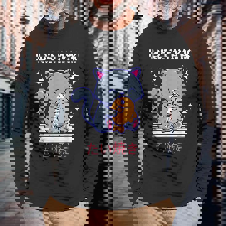 たい焼きが大好き かわいい かわいい 猫がたい焼きを食べる 日本アニメ 長袖Tシャツ 高齢者への贈り物