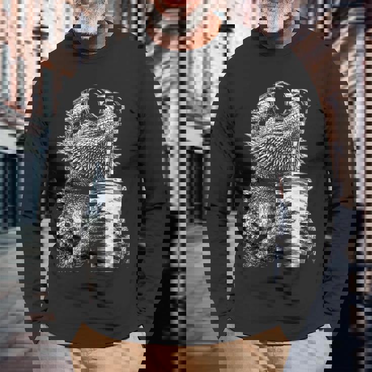 ひげを生やしたドラゴン 飲むアイスコーヒー 面白い動物 ミーム グランジ 長袖Tシャツ 高齢者への贈り物