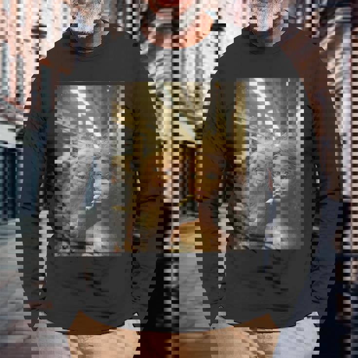 アンティーク調のドールフェイスミーム 長袖Tシャツ 高齢者への贈り物