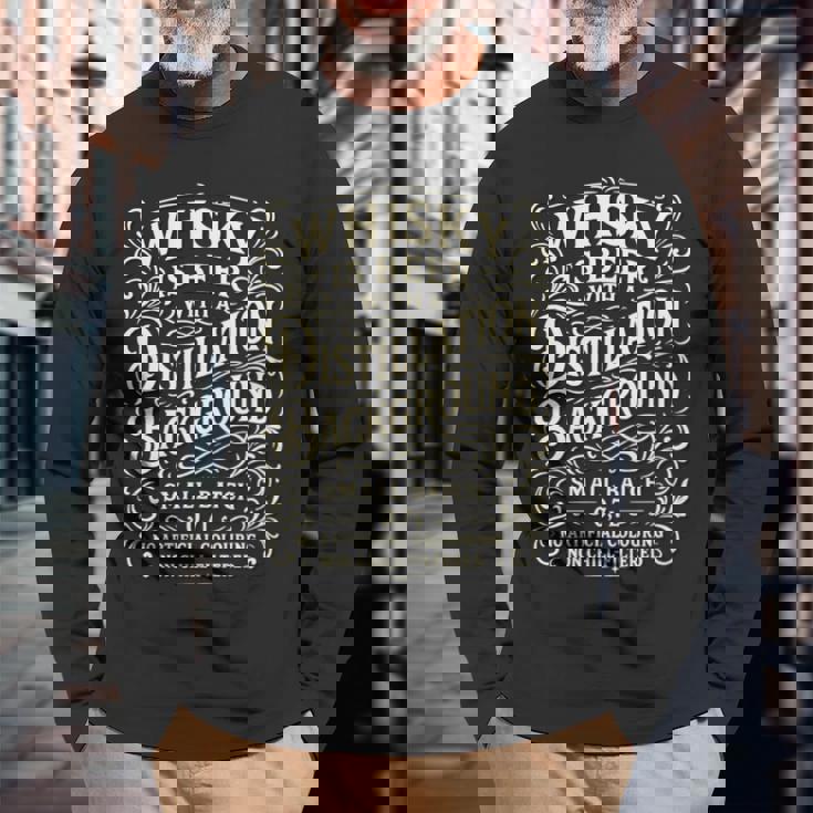 ウイスキーはスコッチと言う蒸留の背景を持つビール 長袖tシャツ 長袖Tシャツ 高齢者への贈り物