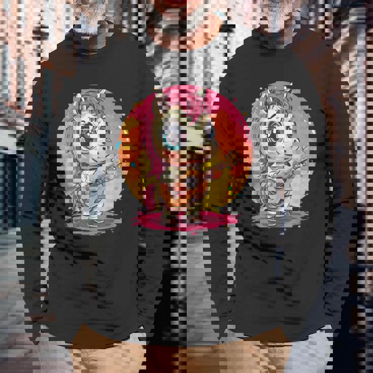 ギターを持った愛らしいポニー 長袖Tシャツ 高齢者への贈り物