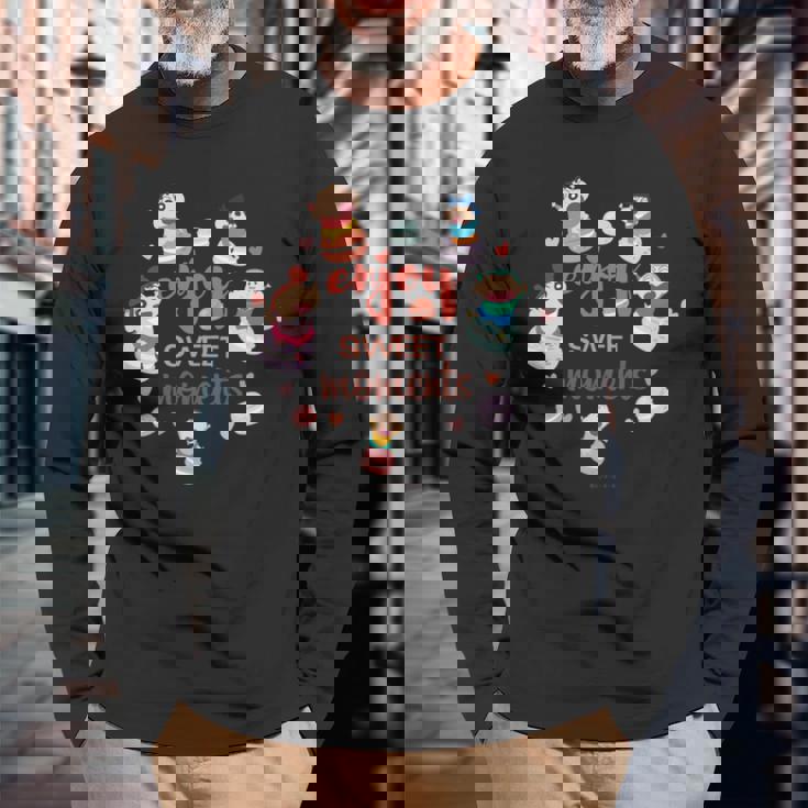 クレヨンしんちゃん かすかべ防衛隊とマカロンしんちゃんのティータイム 長袖tシャツ 長袖Tシャツ 高齢者への贈り物