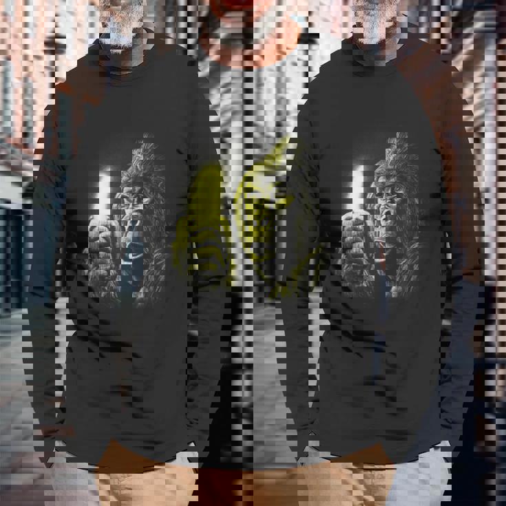 ゴリラとバナナ 長袖Tシャツ 高齢者への贈り物