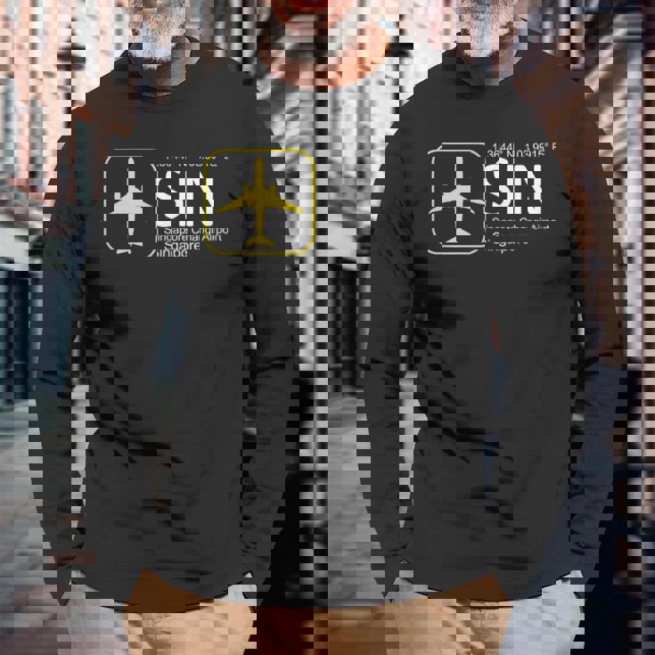 シンガポール・チャンギ国際空港航空フライトクルー。 長袖Tシャツ 高齢者への贈り物