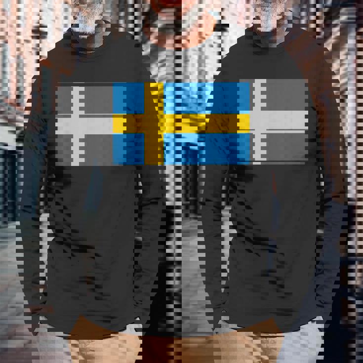 スウェーデンの国旗 長袖Tシャツ 高齢者への贈り物