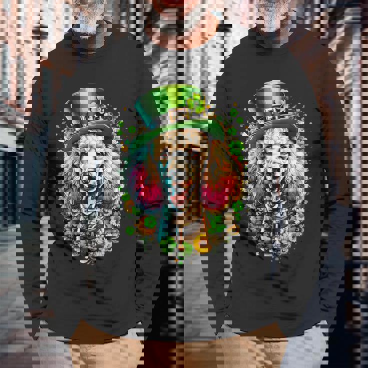 スタンダードプードル 犬 聖パトリックデー アートワーク 長袖Tシャツ 高齢者への贈り物