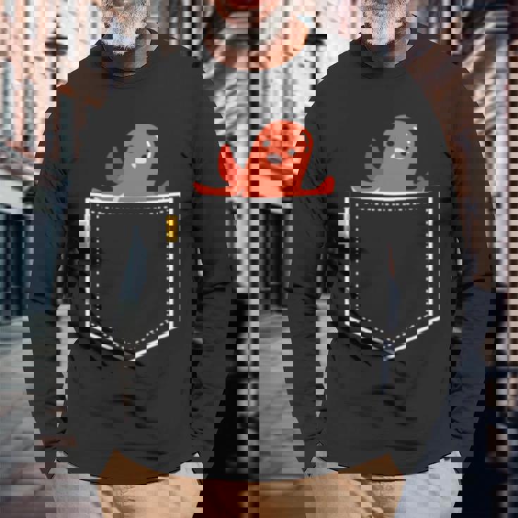 タコ ウインナー タコ 勝者 食べ物 イラスト ポケット デザイン かわいい 面白い 長袖tシャツ 長袖Tシャツ 高齢者への贈り物