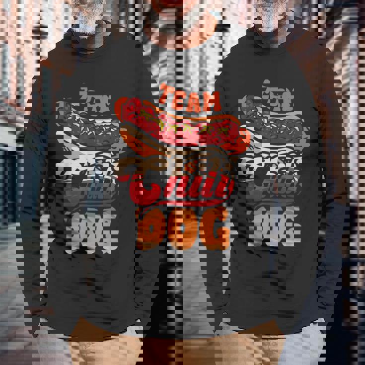 チーム・チリ・ドッグ 面白いチリコンカーン ホットドッグ好きのフードトラック 長袖Tシャツ 高齢者への贈り物