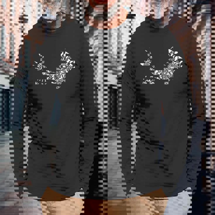 ニュージーランドのシンボル ハカマオリ族のハンマーヘッドシャーク。 長袖Tシャツ 高齢者への贈り物