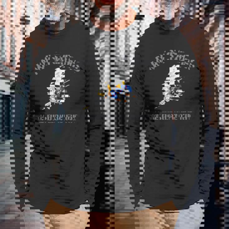 ネイビーシービーズ俺たちが造る-俺たちは戦う 長袖Tシャツ 高齢者への贈り物