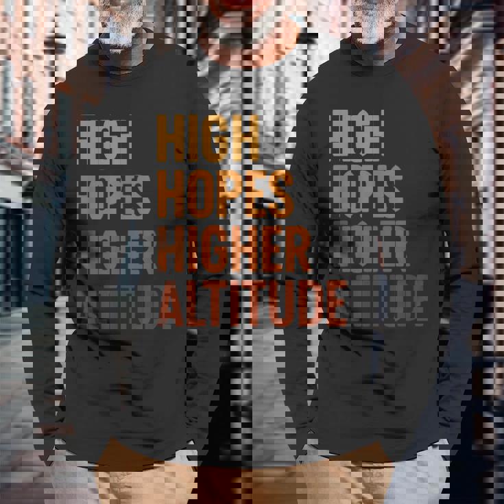 ハイ・ホープス 高地、楽しいインスピレーションロケット打ち上げ 長袖Tシャツ 高齢者への贈り物