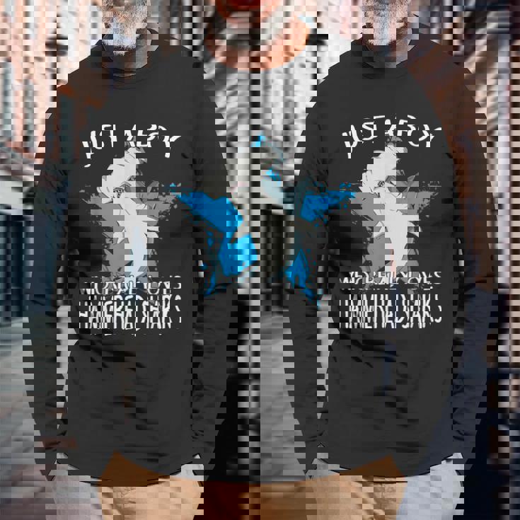 ハンマーヘッドシャークが大好きな男の子です。ハンマーヘッドシャーク ハンマーヘッドシャーク 長袖Tシャツ 高齢者への贈り物