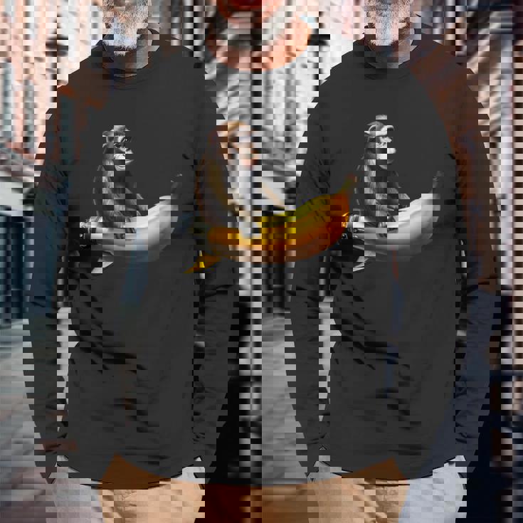 バナナロケットの宇宙飛行士猿 長袖Tシャツ 高齢者への贈り物