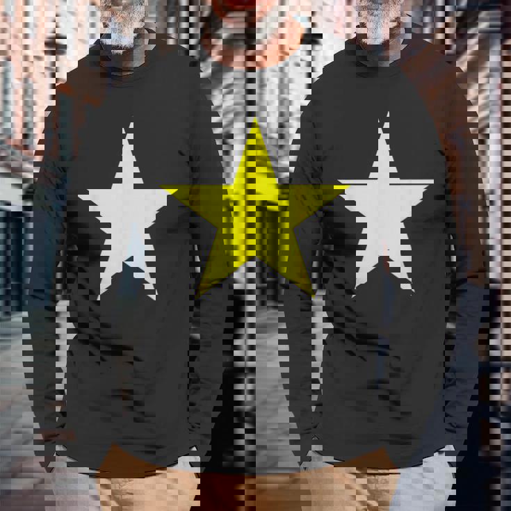 ベトナム国旗 ベトナム国旗 ベトナム国旗 赤と黄色の星 長袖Tシャツ 高齢者への贈り物