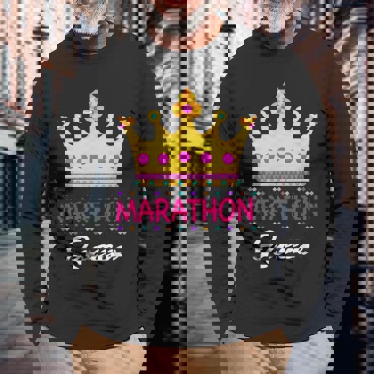 マラソン クイーン ランナー ランニング マラソン 好き 面白い 長袖Tシャツ 高齢者への贈り物