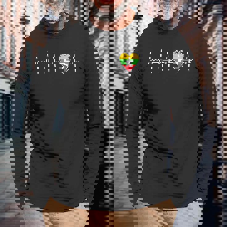 ミャンマー ハートビート ビルマ国旗とハート ラブ 家族 ビルマ 長袖Tシャツ 高齢者への贈り物