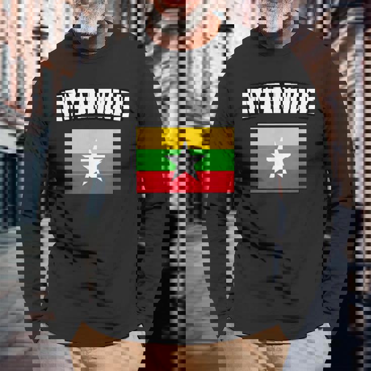 ミャンマー 長袖Tシャツ 高齢者への贈り物