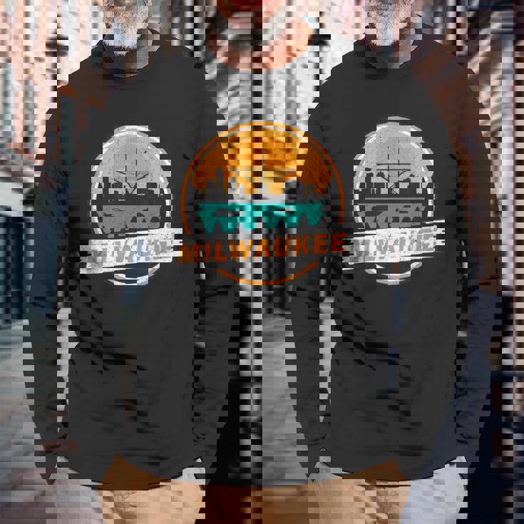 ミルウォーキー スカイライン ランドマーク ミルウォーキー ベイ ヴィンテージ 長袖Tシャツ 高齢者への贈り物