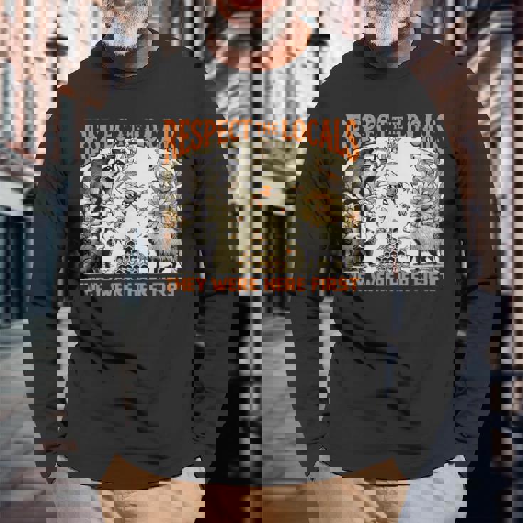 リスペクト Locals オポッサム スカンク アライグマ ハチミツ 長袖Tシャツ 高齢者への贈り物