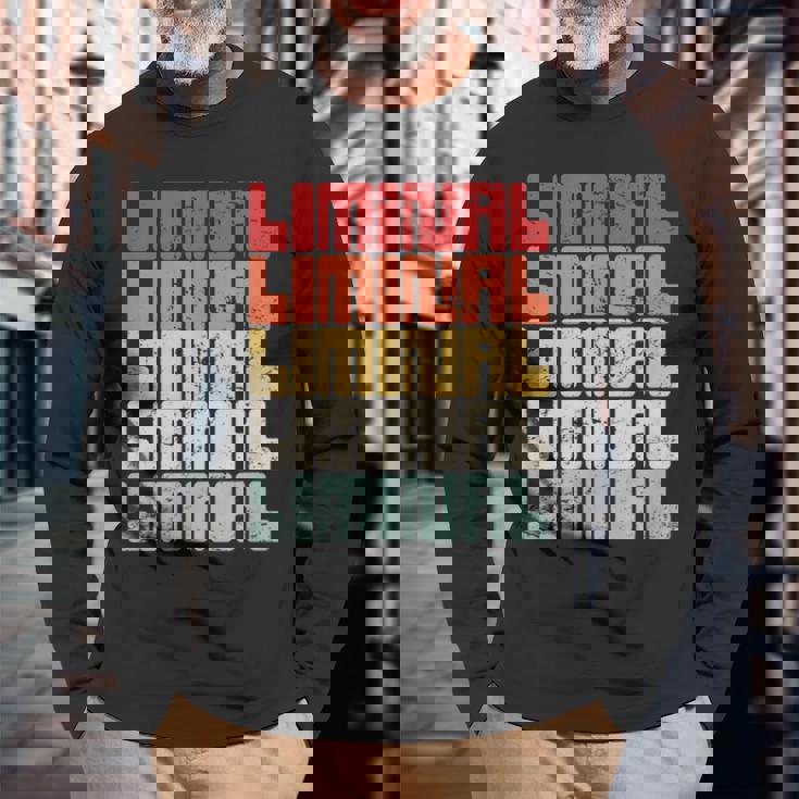 リミナルスペース インターネットミーム リミナルスペース 長袖Tシャツ 高齢者への贈り物